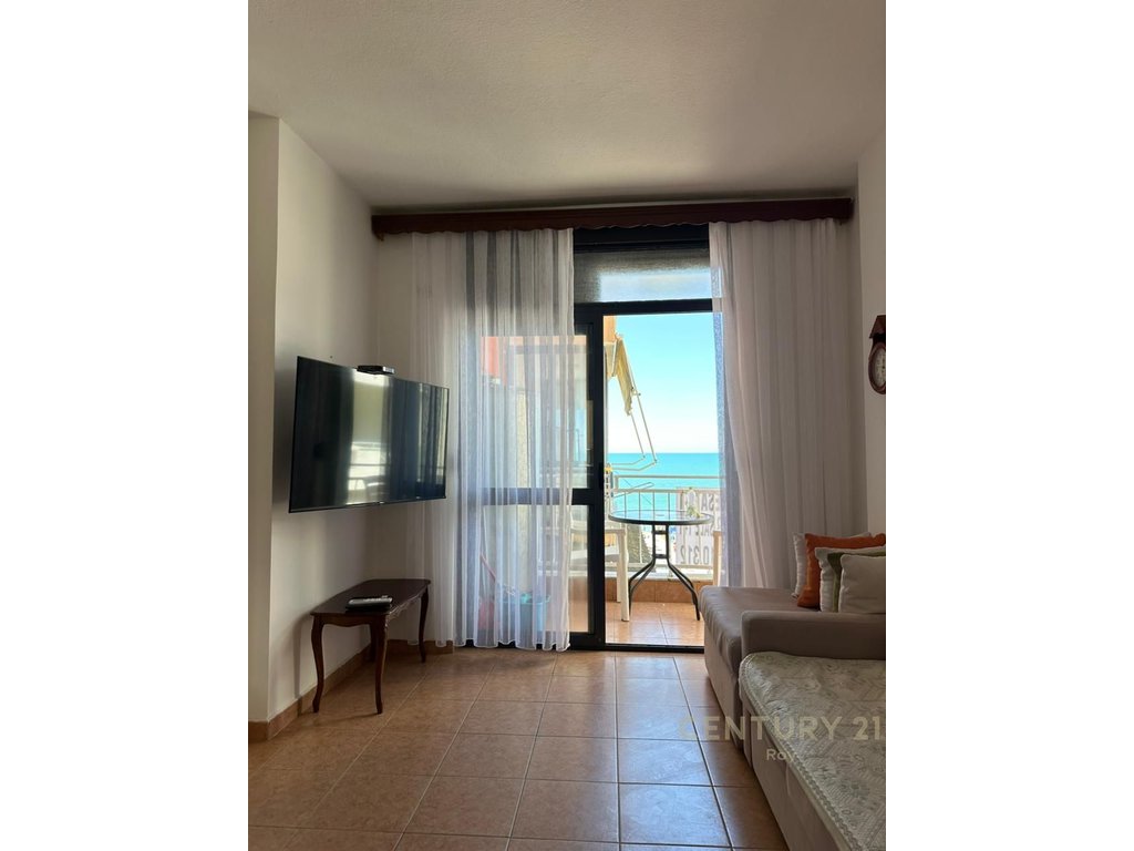 Shitet apartament vij e par pamje deti !!!