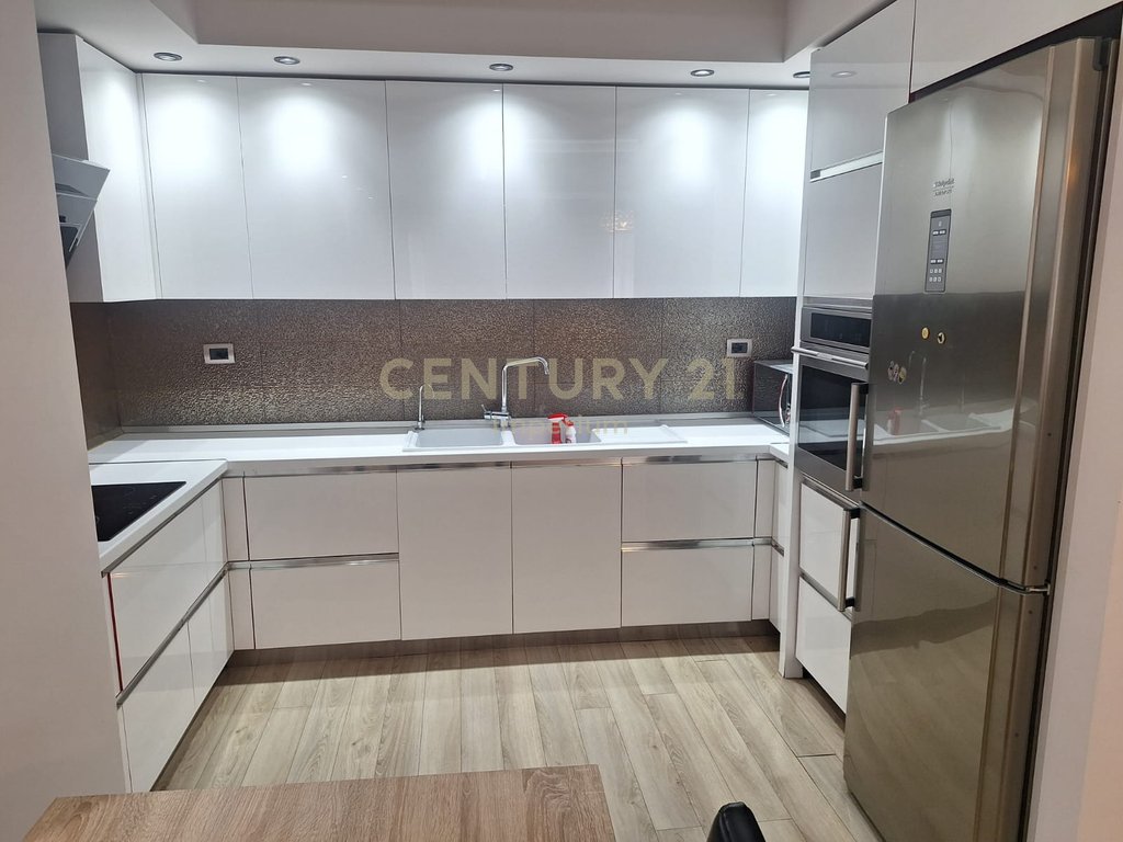 Apartamento 2+1 en alquiler en un bloque!