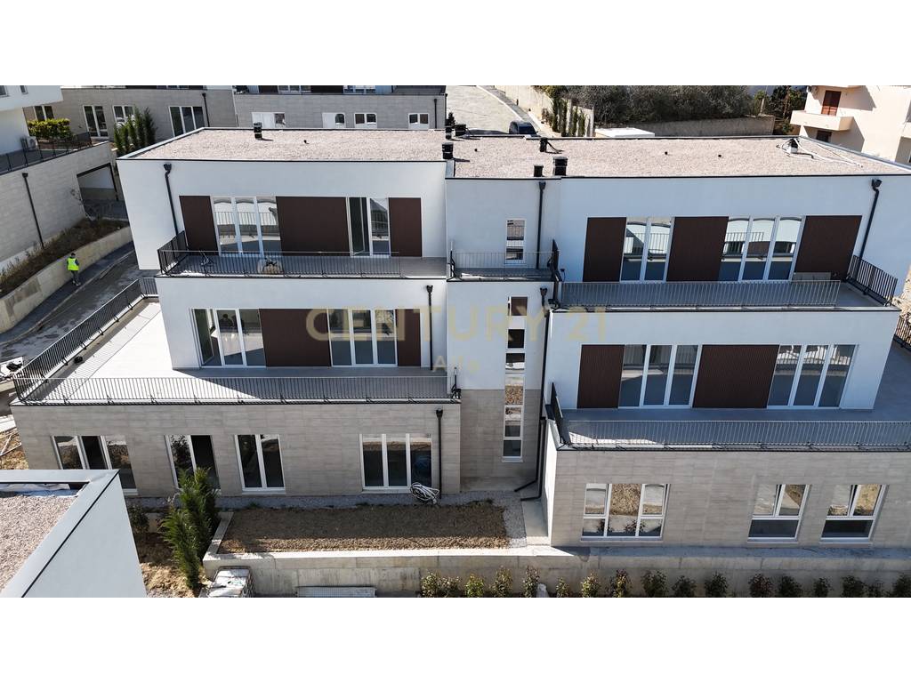 Duplex-apartment zum verkauf im Sauk-viertel!!