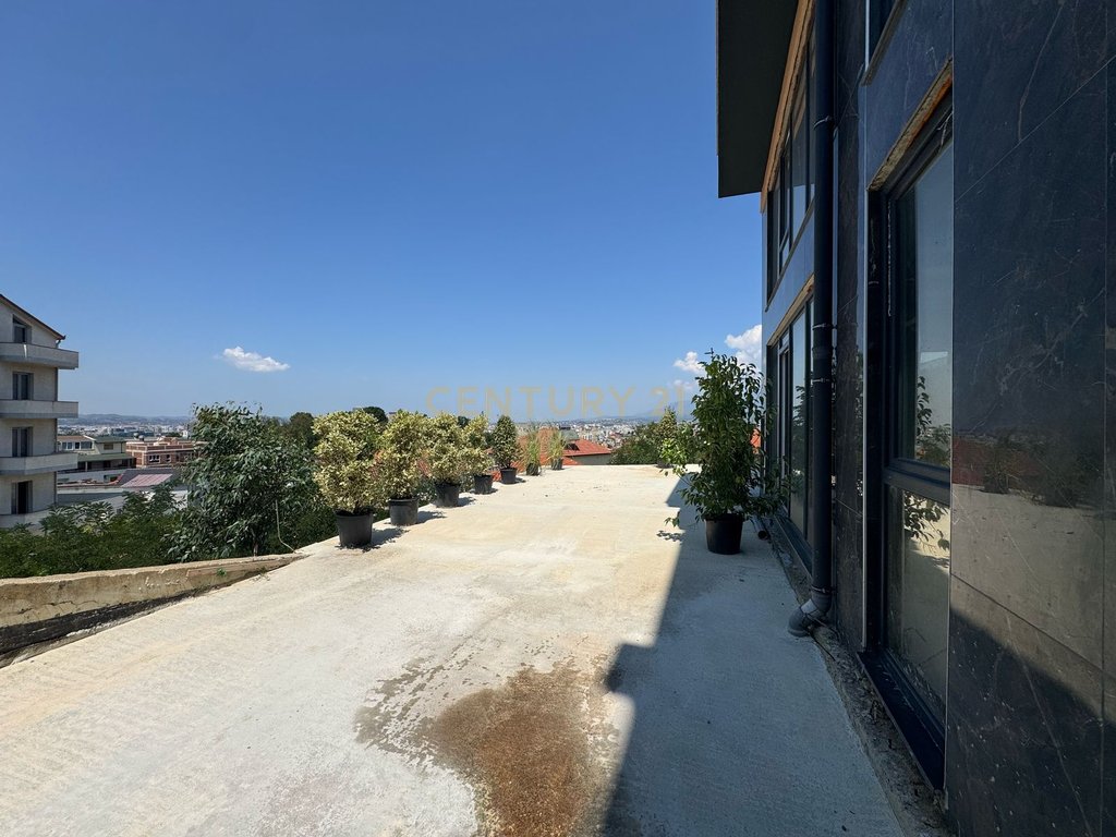 Duplex-apartment zum verkauf im Sauk-viertel!!