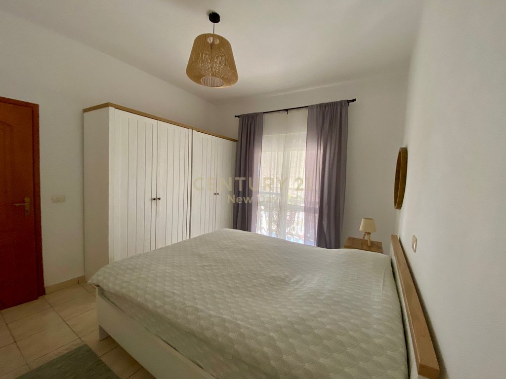 Shitet apartament 2+1 ne plazh, iliria!