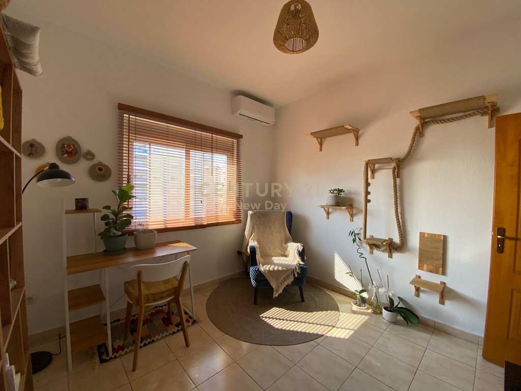 Shitet apartament 2+1 ne plazh, iliria!