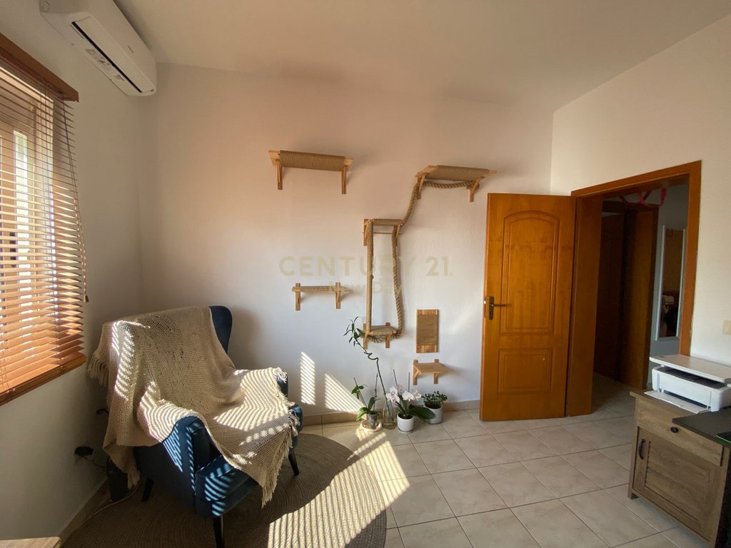 Shitet apartament 2+1 ne plazh, iliria!