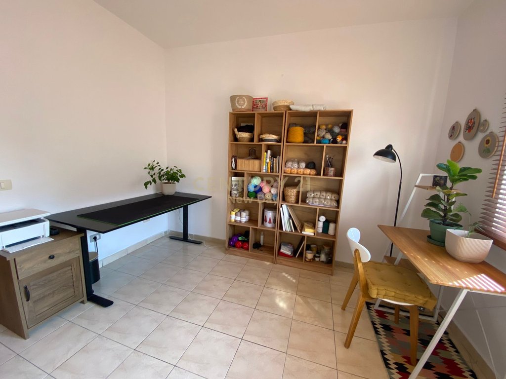 Shitet apartament 2+1 ne plazh, iliria!