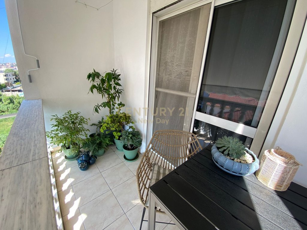 Shitet apartament 2+1 ne plazh, iliria!