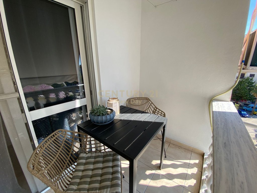 Shitet apartament 2+1 ne plazh, iliria!