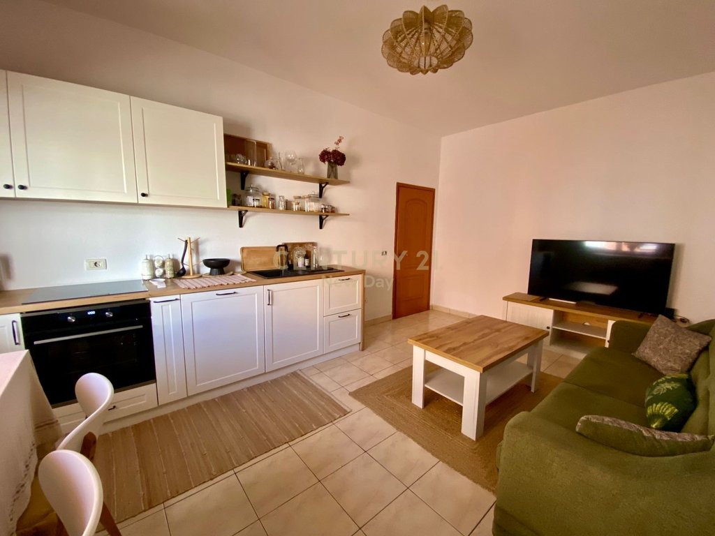 Shitet apartament 2+1 ne plazh, iliria!
