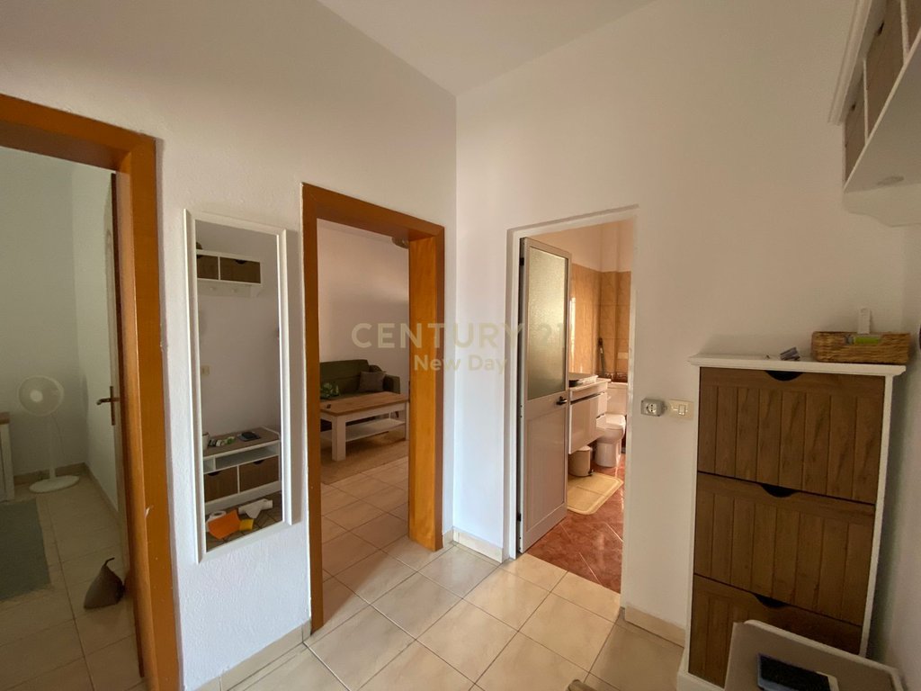 Shitet apartament 2+1 ne plazh, iliria!