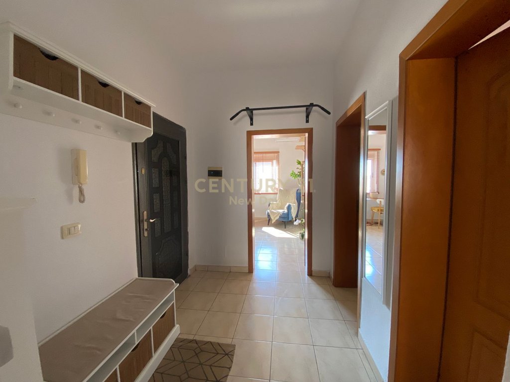 Shitet apartament 2+1 ne plazh, iliria!