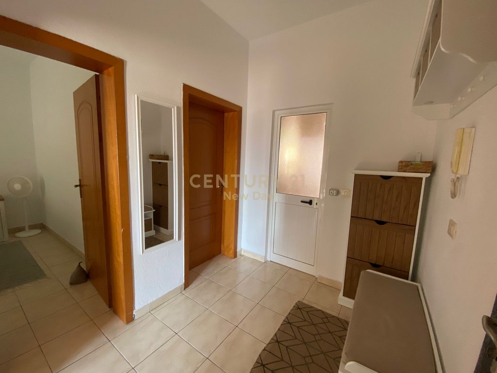 Shitet apartament 2+1 ne plazh, iliria!