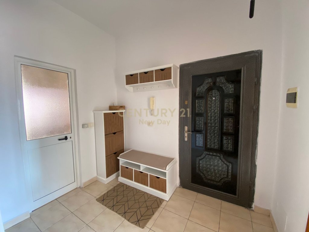 Shitet apartament 2+1 ne plazh, iliria!