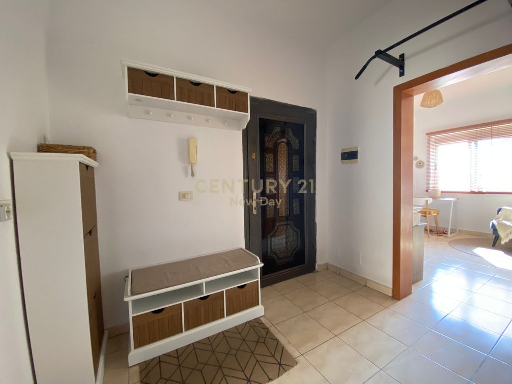 Shitet apartament 2+1 ne plazh, iliria!