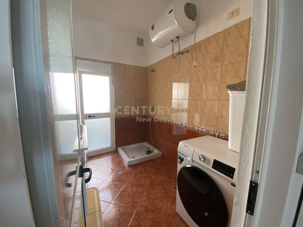 Shitet apartament 2+1 ne plazh, iliria!