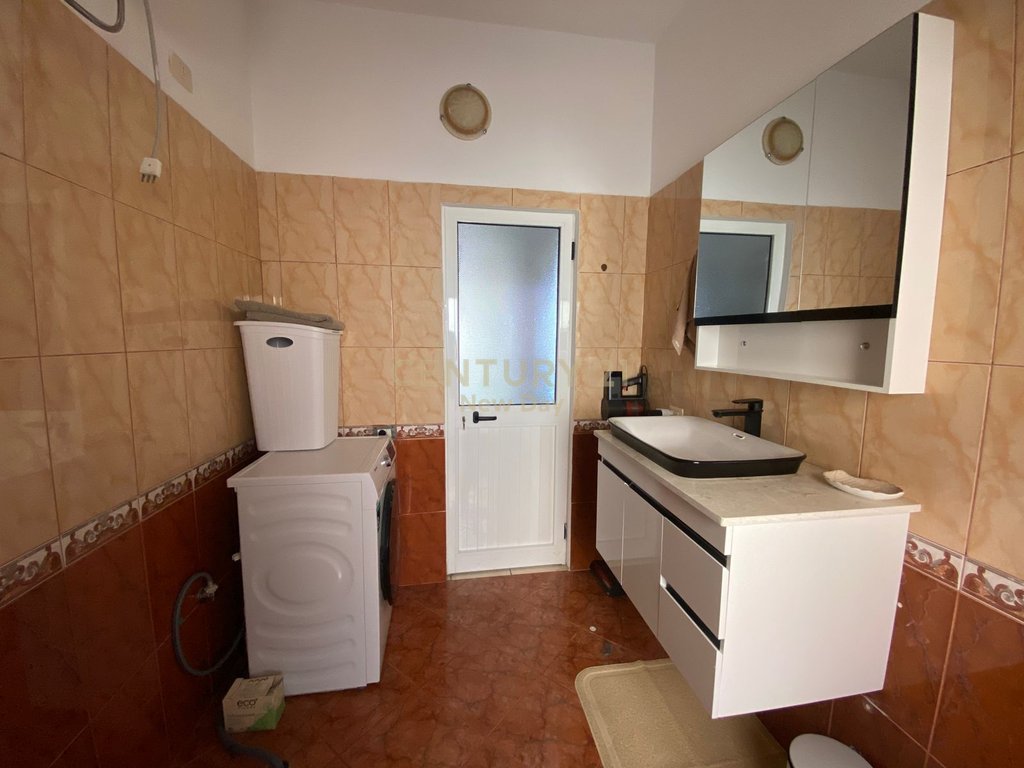 Shitet apartament 2+1 ne plazh, iliria!