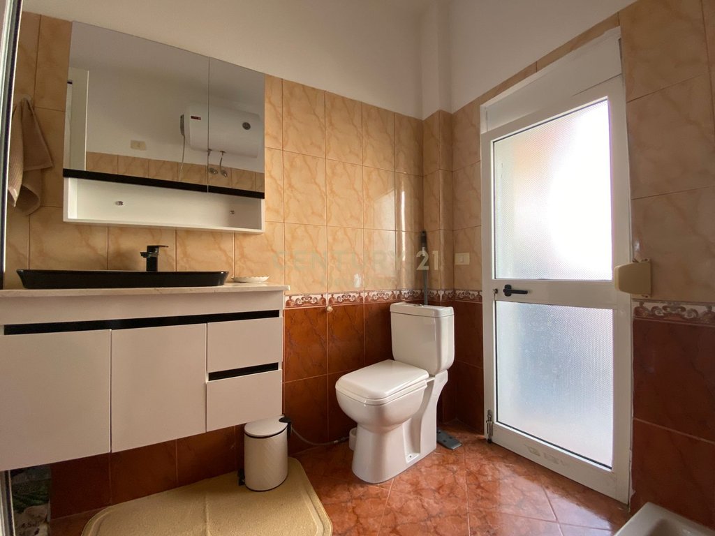 Shitet apartament 2+1 ne plazh, iliria!