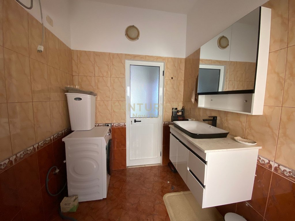 Shitet apartament 2+1 ne plazh, iliria!