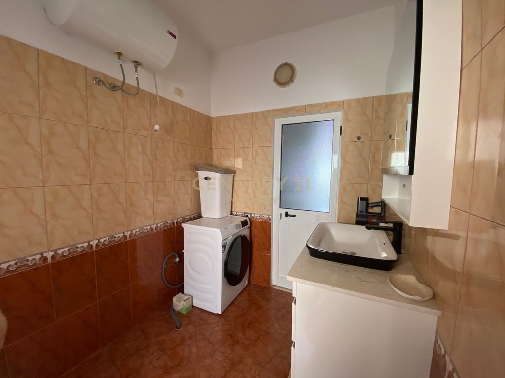 Shitet apartament 2+1 ne plazh, iliria!