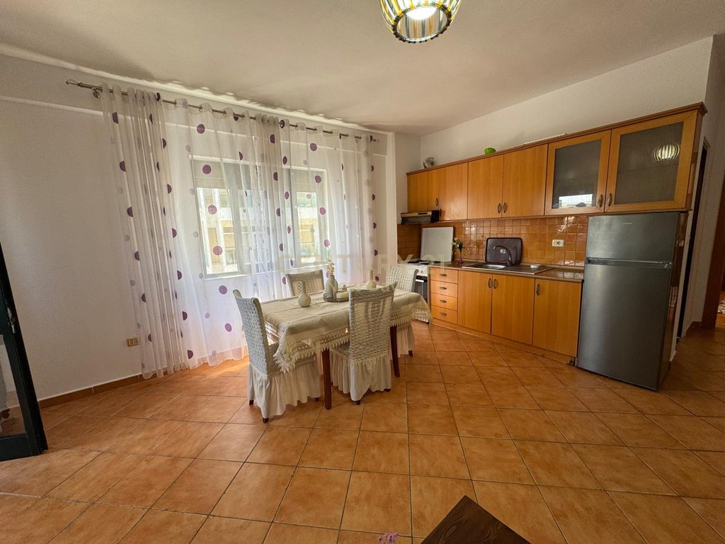 Shitet apartament 2+1 ne plazh, iliria!