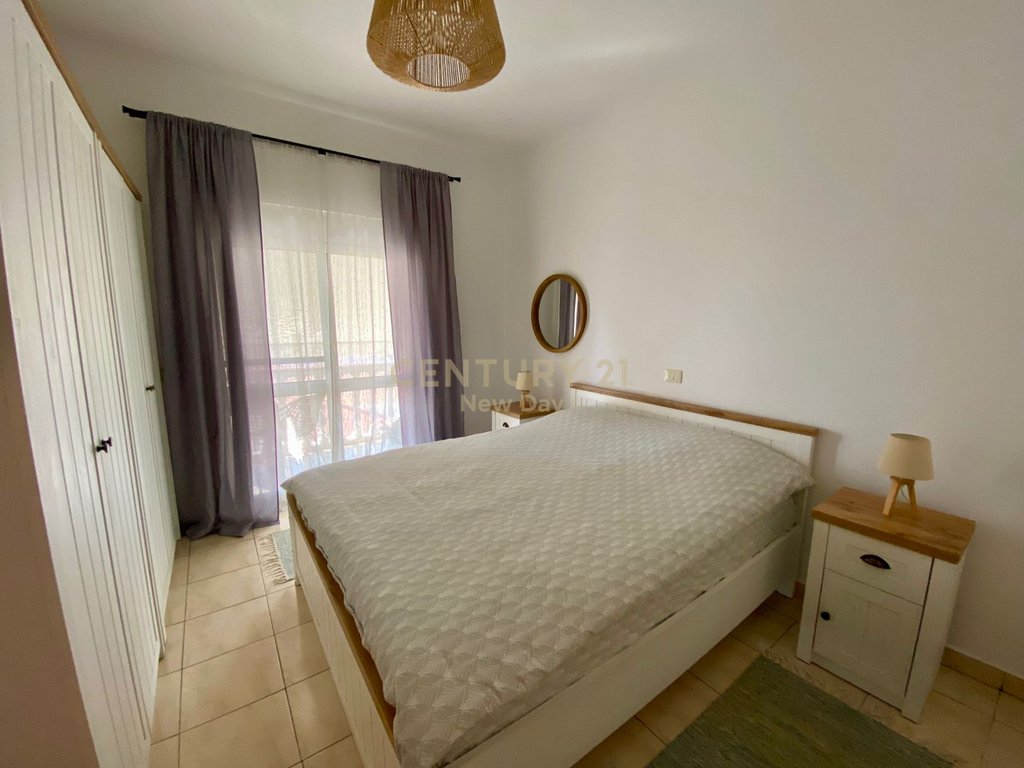 Shitet apartament 2+1 ne plazh, iliria!