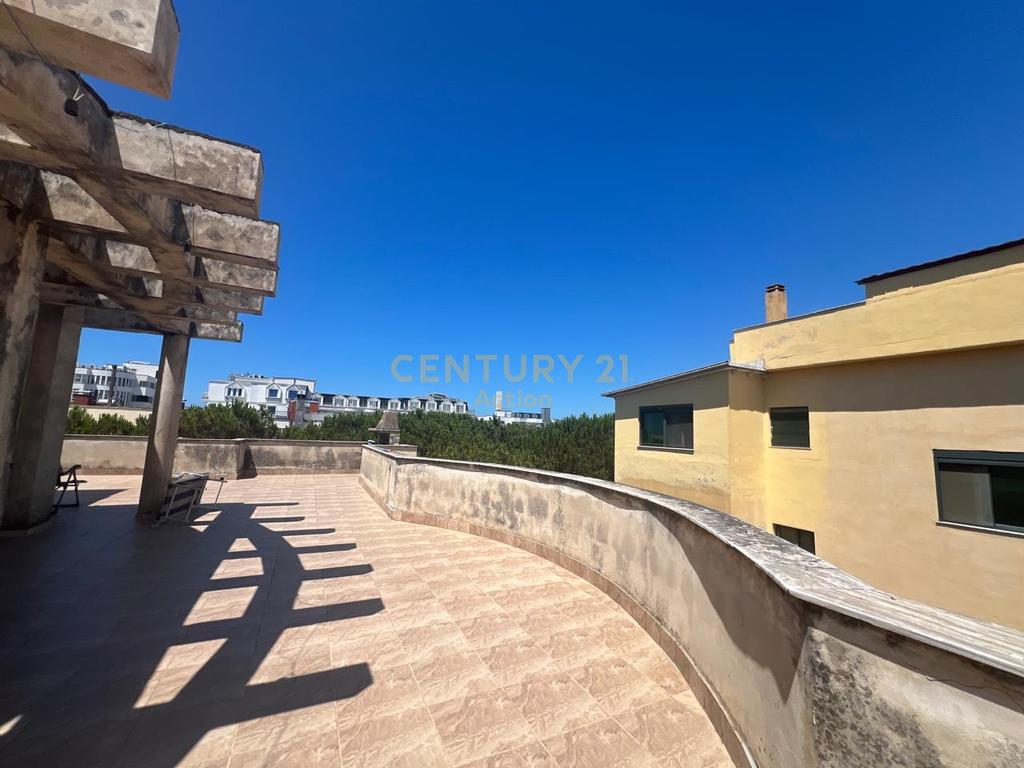 Penthouse à venda no quinto andar de Mali i Robit!