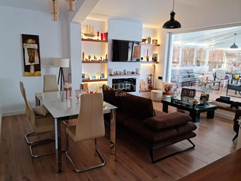 Penthouse à venda no quinto andar de Mali i Robit!