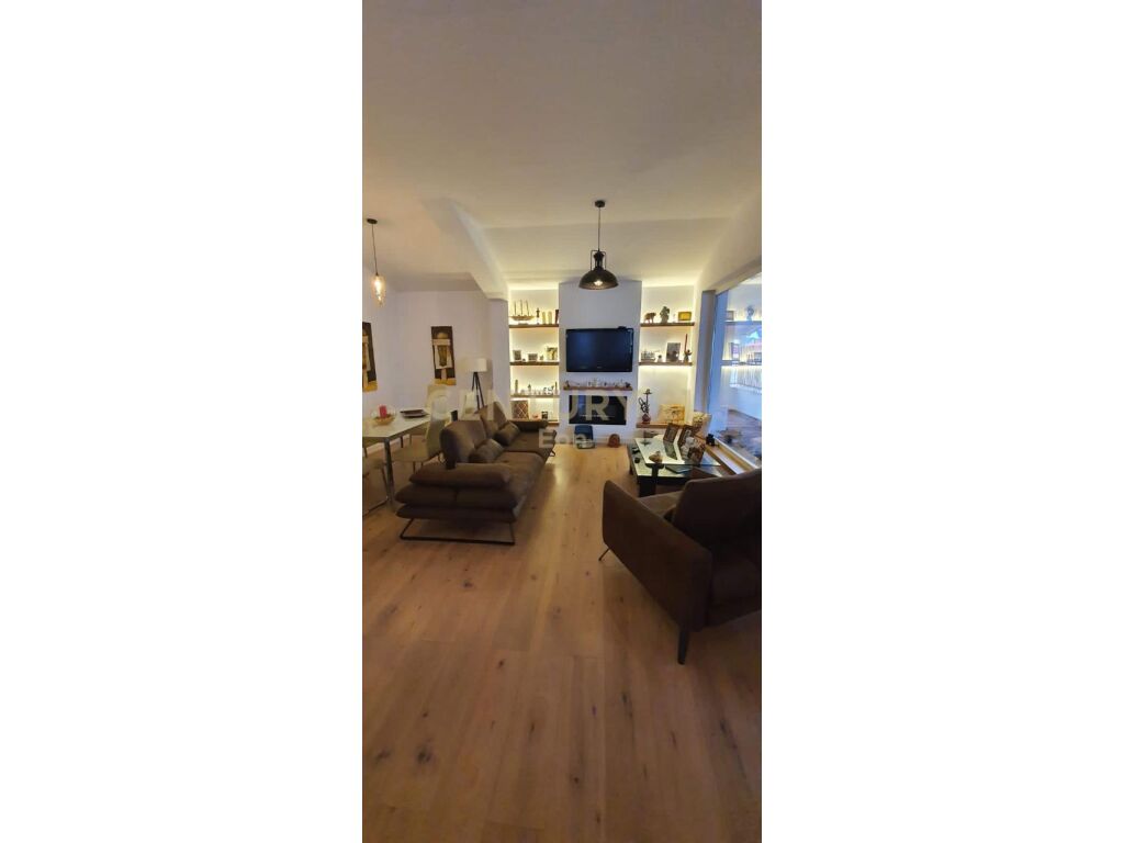 Penthouse à venda no quinto andar de Mali i Robit!