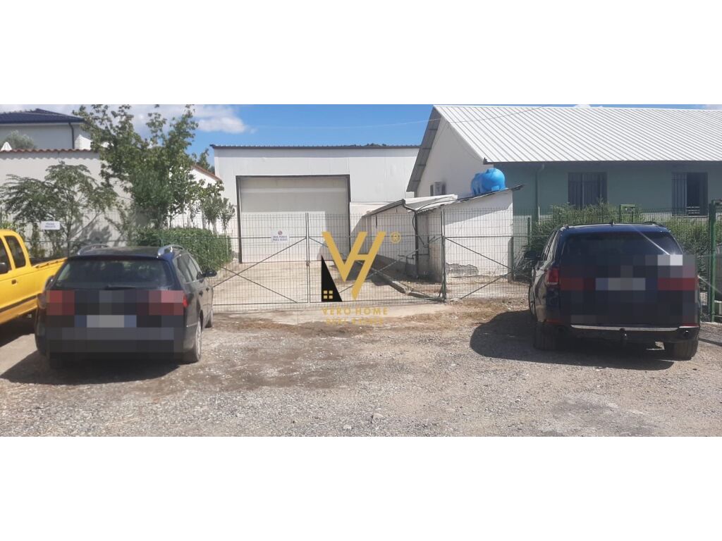 Jepet ambient biznesi me qera ne Elbasan 2200 metra katror