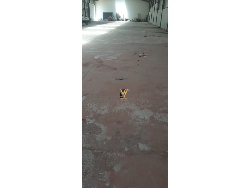 Jepet ambient biznesi me qera ne Elbasan 2200 metra katror