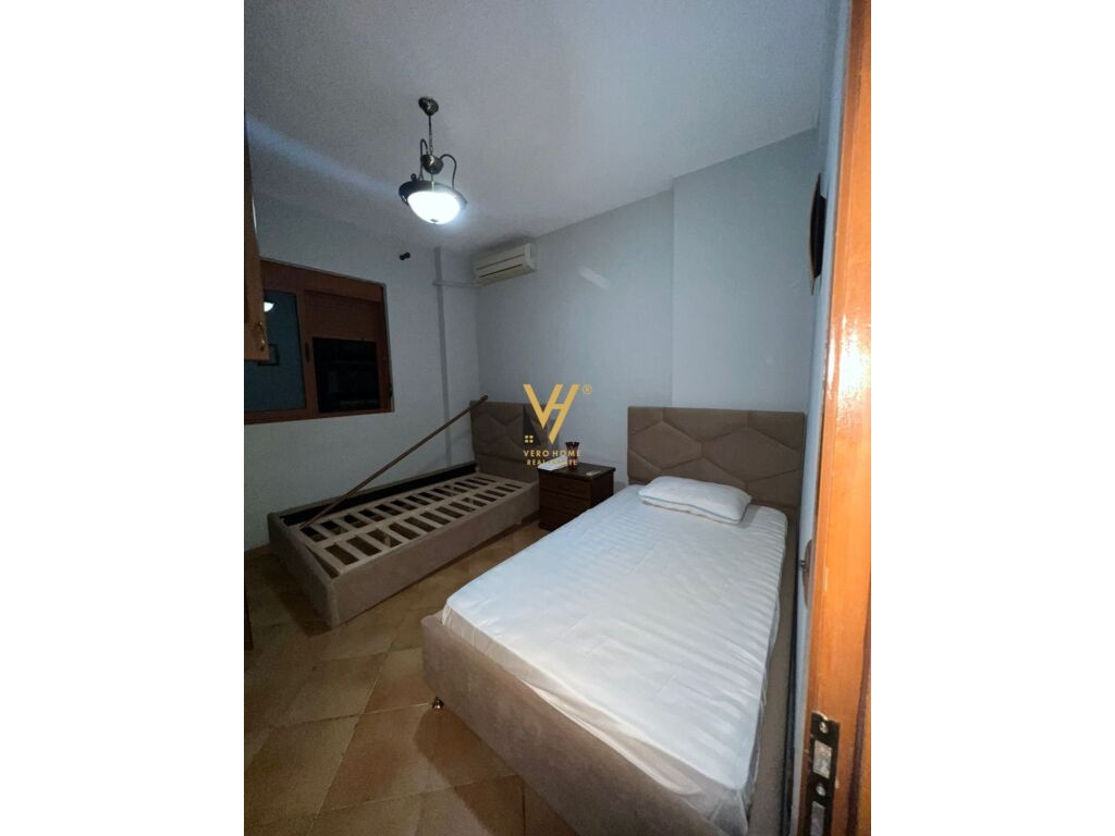 Appartamento in affitto 3+1+2+balcone in Komuna e Parisit 105 m²