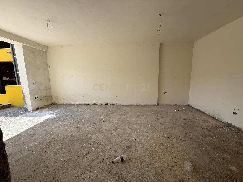 Appartement 2+1+2 à vendre à shkoze!