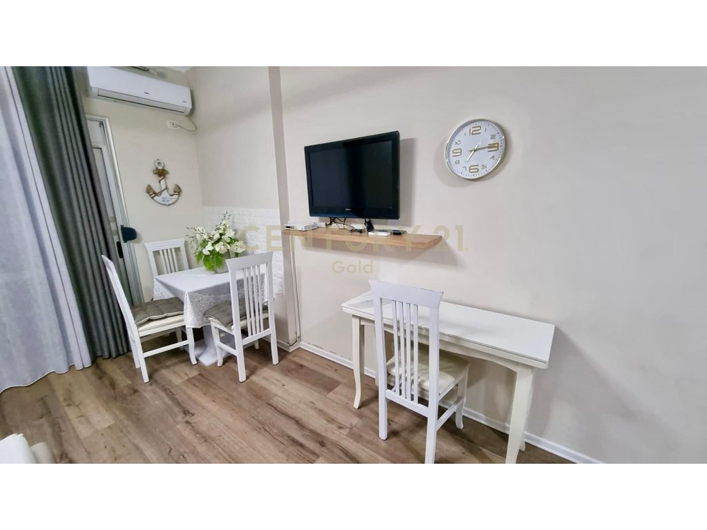 Apartment 1+1 for sale lungomare, Vlorë