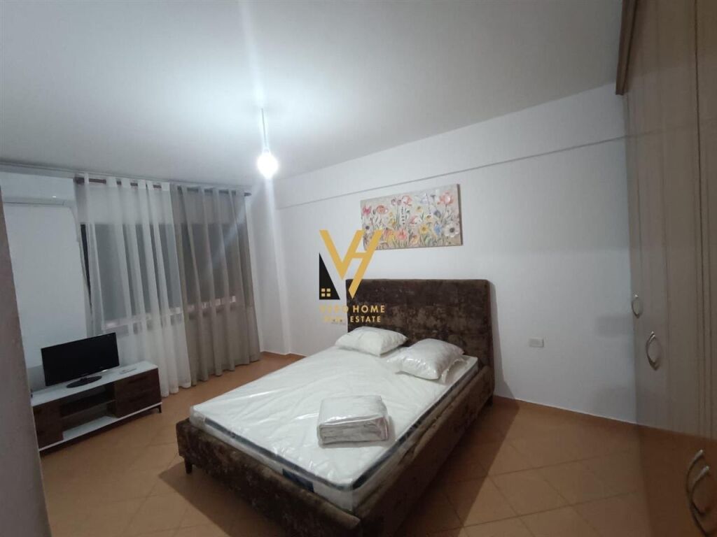 Apartamento en alquiler 2+1+balcón en la calle shefqet musaraj, 100 metros cuadrados