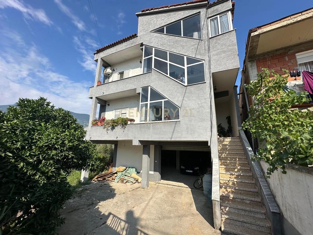 Houses for sale near kryegjyshatë!