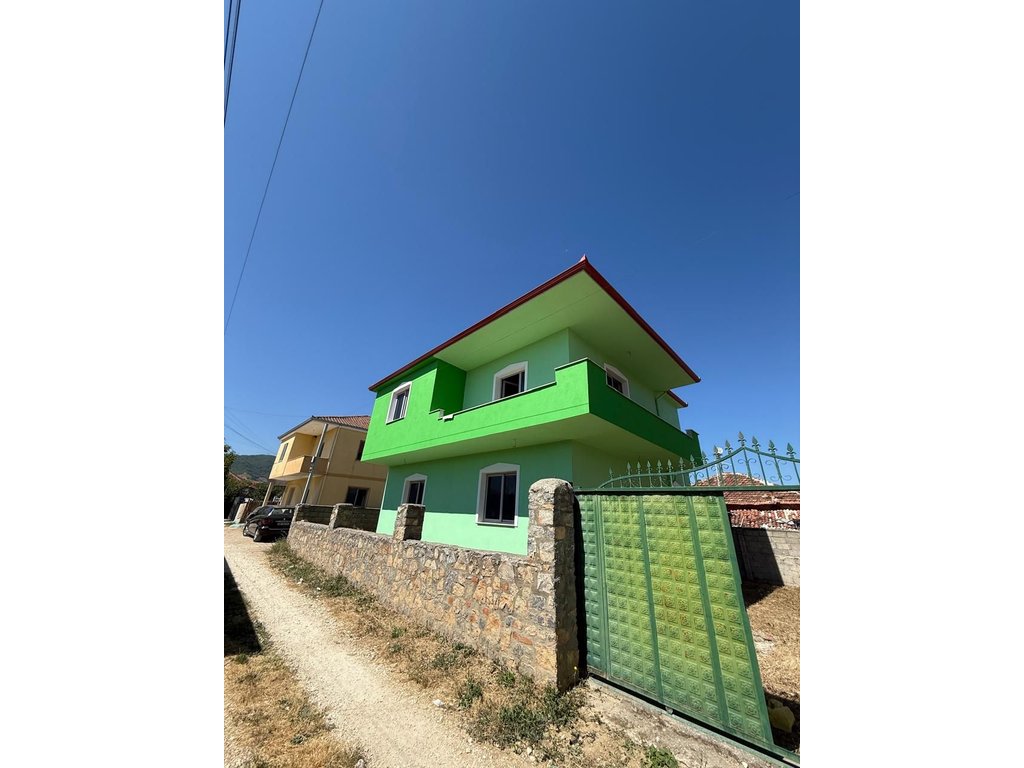 Vila de dois andares à venda em buçimas, pogradaç!!!