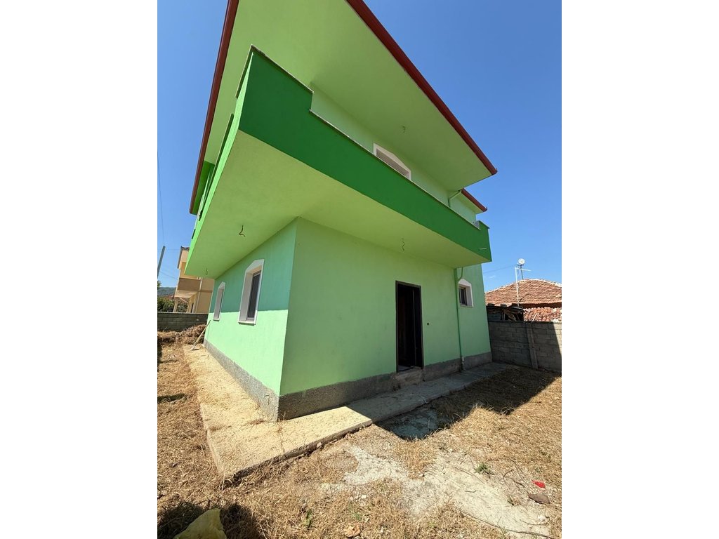 Vila de dois andares à venda em buçimas, pogradaç!!! (3)