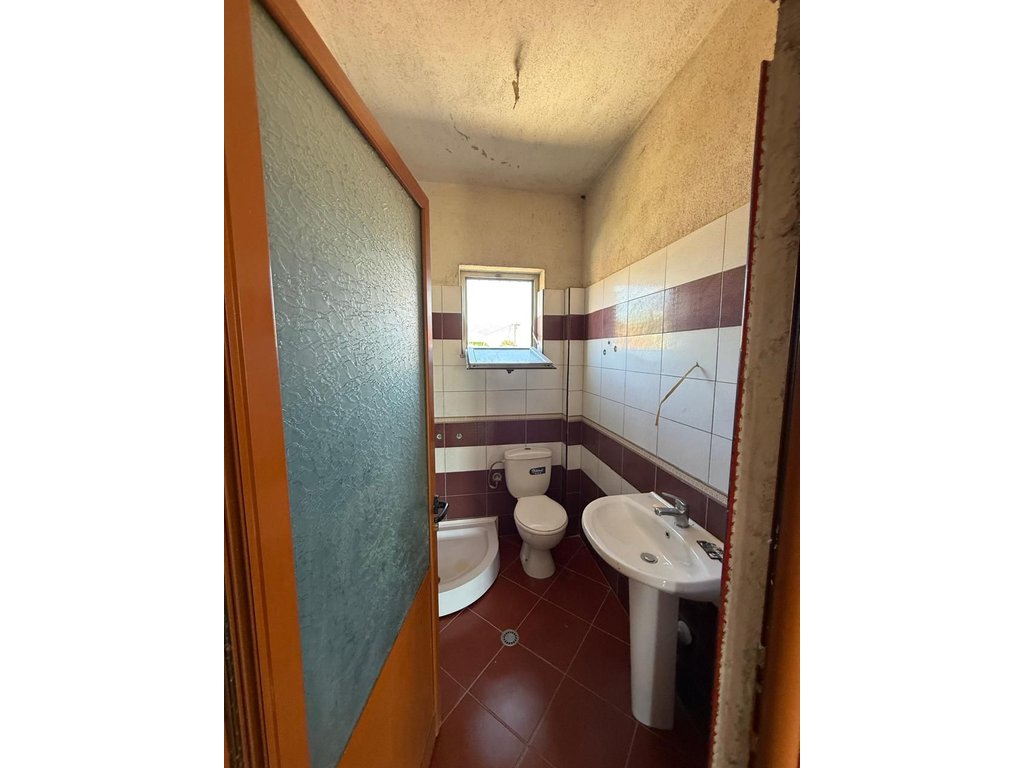 Vila de dois andares à venda em buçimas, pogradaç!!! (5)