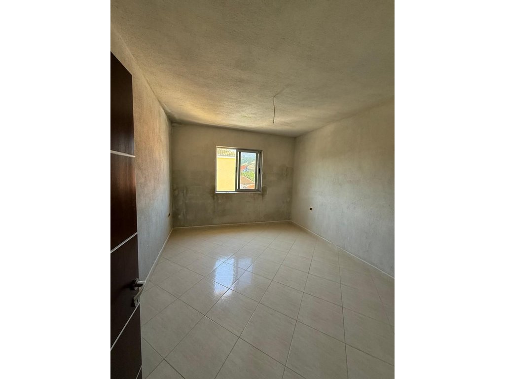 Vila de dois andares à venda em buçimas, pogradaç!!! (7)