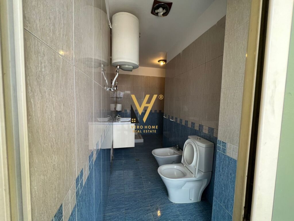 Shitet apartament 2+1+ballkon te globi , rruga e kavajes 117 metra katror