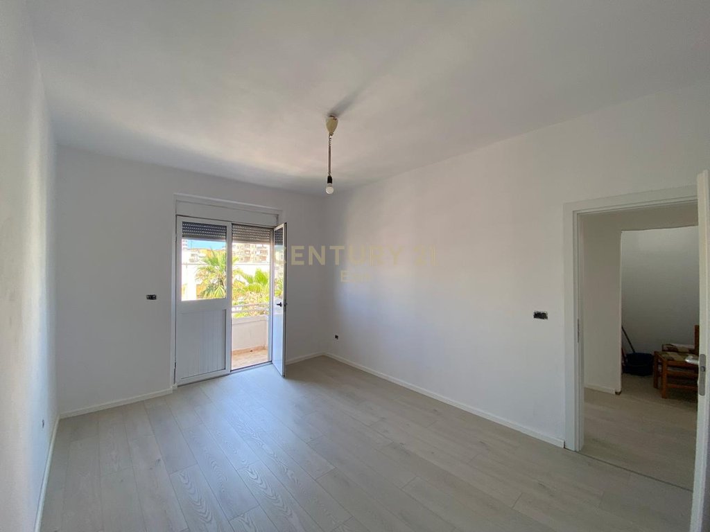 Appartamento in vendita sul boulevard principale, durres!!