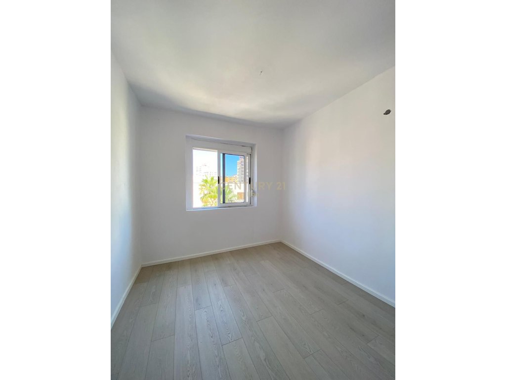Appartamento in vendita sul boulevard principale, durres!!