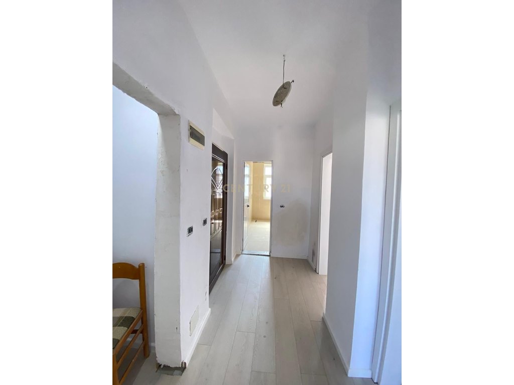 Appartamento in vendita sul boulevard principale, durres!!