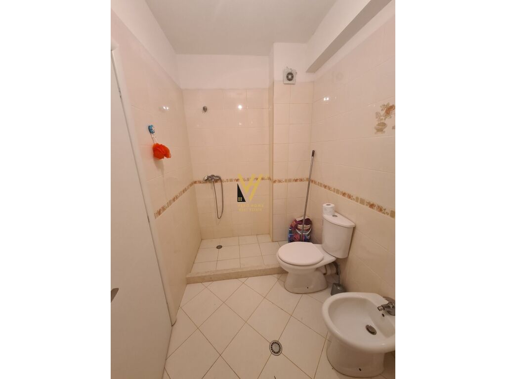 Shitet apartament 2+1+2+ballkon te unaza e re 103 metra katror