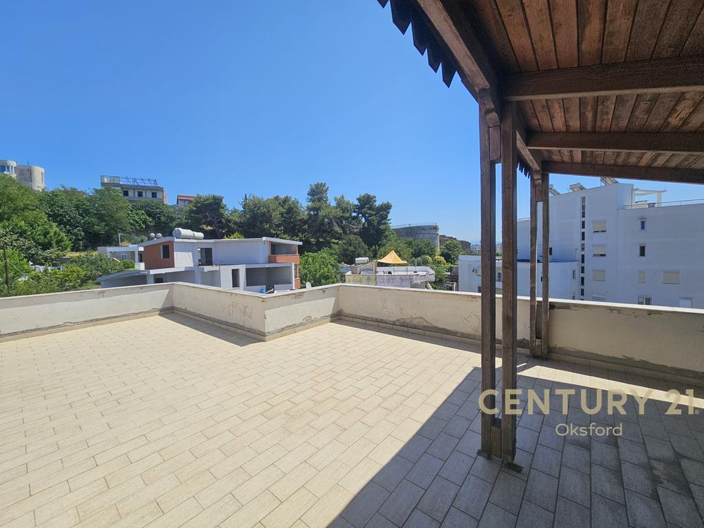 Shitet triplex 4+1+2 plus garazhd te vila e zogut, durres!