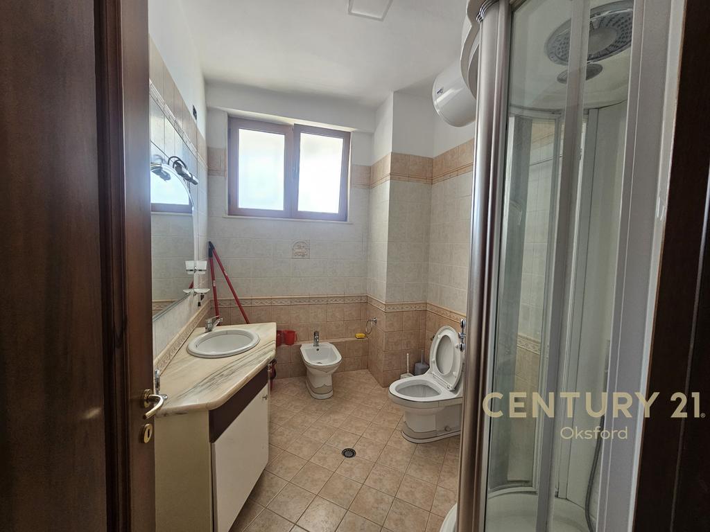 Shitet triplex 4+1+2 plus garazhd te vila e zogut, durres!