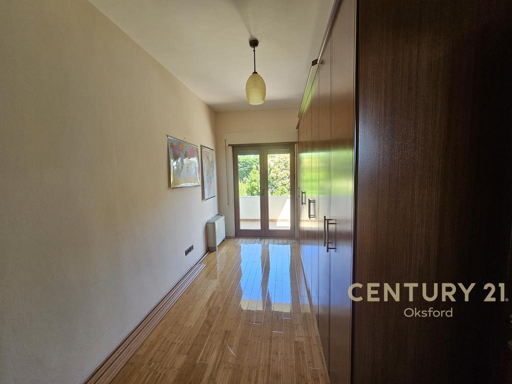 Shitet triplex 4+1+2 plus garazhd te vila e zogut, durres!