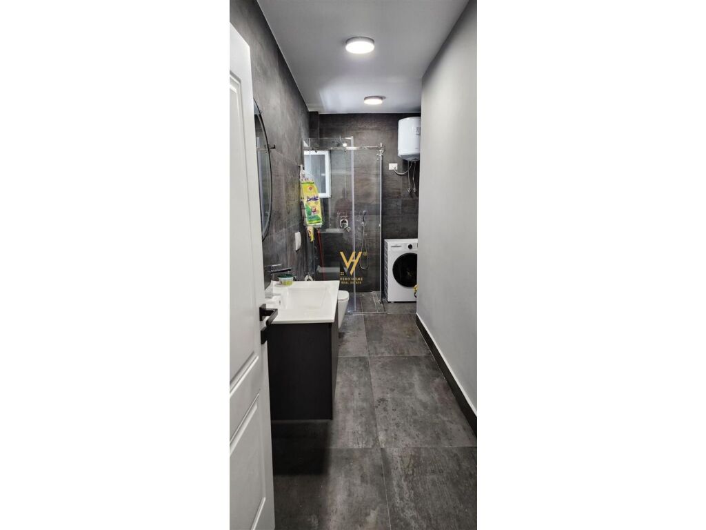 Jepet apartament 1+1+ballkon me qera te rruga e elbasanit 75 metra katror