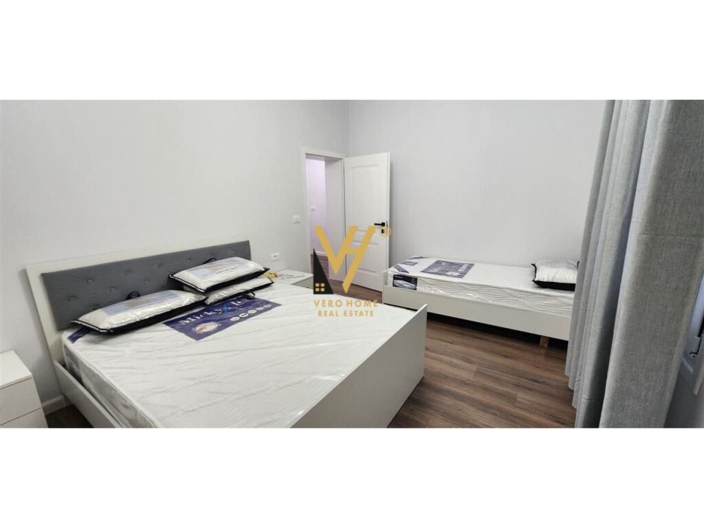 Jepet apartament 1+1+ballkon me qera te rruga e elbasanit 75 metra katror