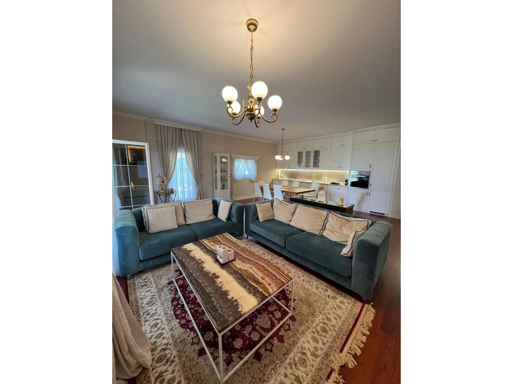 Shitet apartament luksoz 2+1+post parkimi tek liqeni i thate (2)