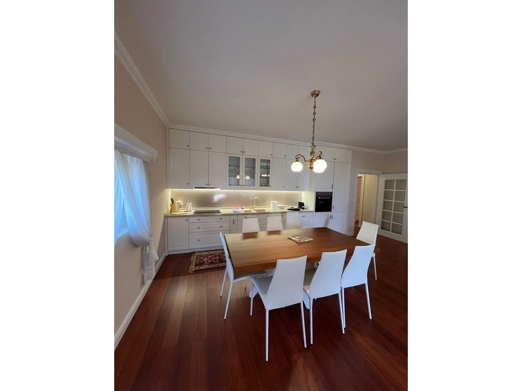 Shitet apartament luksoz 2+1+post parkimi tek liqeni i thate (4)