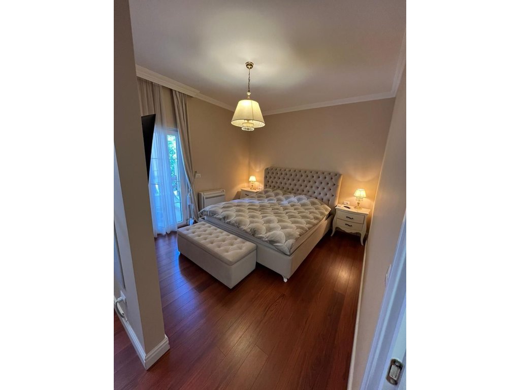 Shitet apartament luksoz 2+1+post parkimi tek liqeni i thate (6)